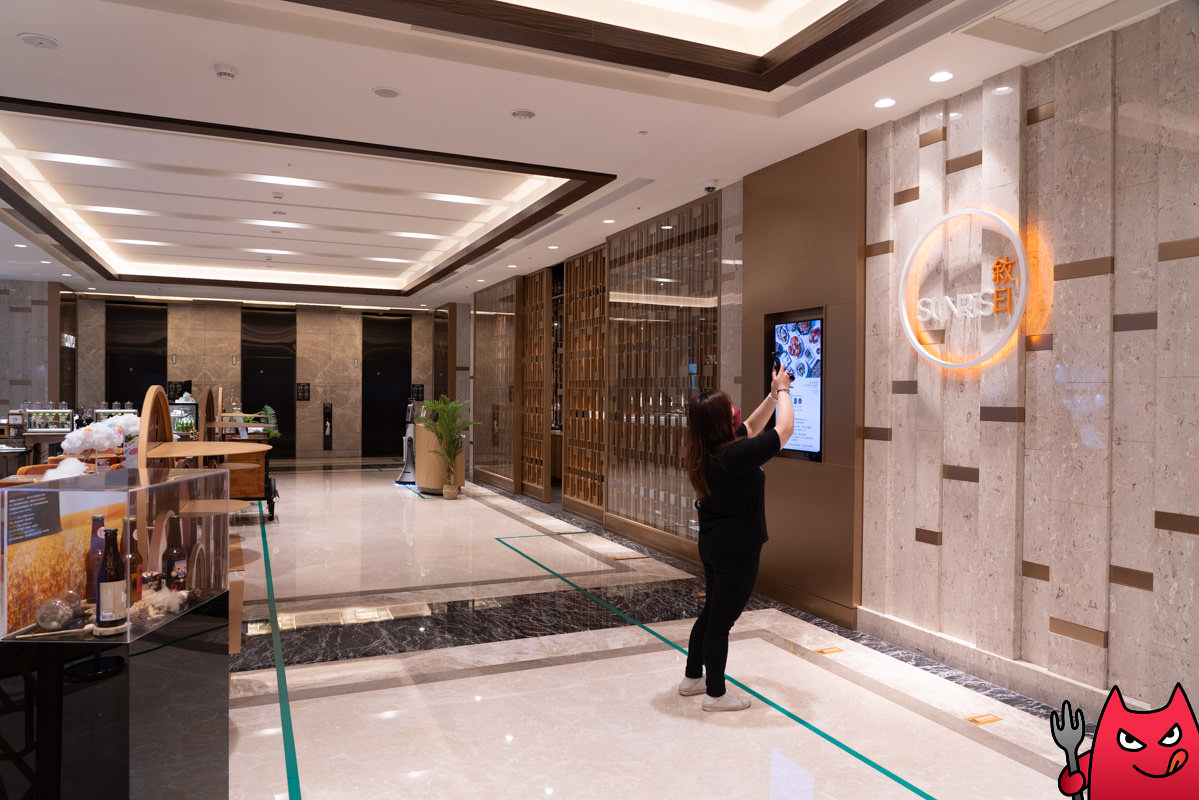 台北吃到飽推薦》六福萬怡敘日全日餐廳｜生蠔生食級干貝跟烤大蝦爽吃3.5小時，毀譽參半的評價居然很好吃！