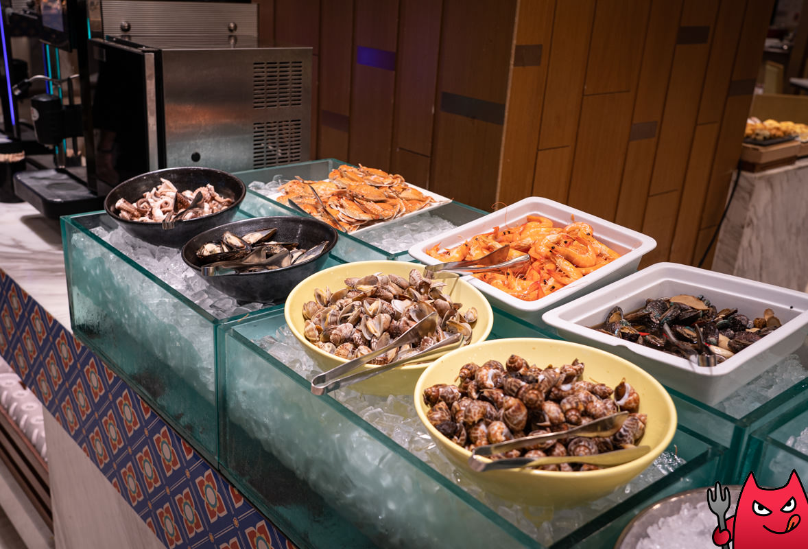 台北吃到飽推薦》六福萬怡敘日全日餐廳｜生蠔生食級干貝跟烤大蝦爽吃3.5小時，毀譽參半的評價居然很好吃！