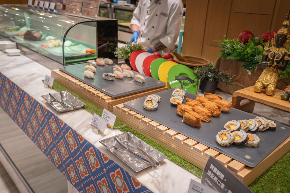 台北吃到飽推薦》六福萬怡敘日全日餐廳｜生蠔生食級干貝跟烤大蝦爽吃3.5小時，毀譽參半的評價居然很好吃！