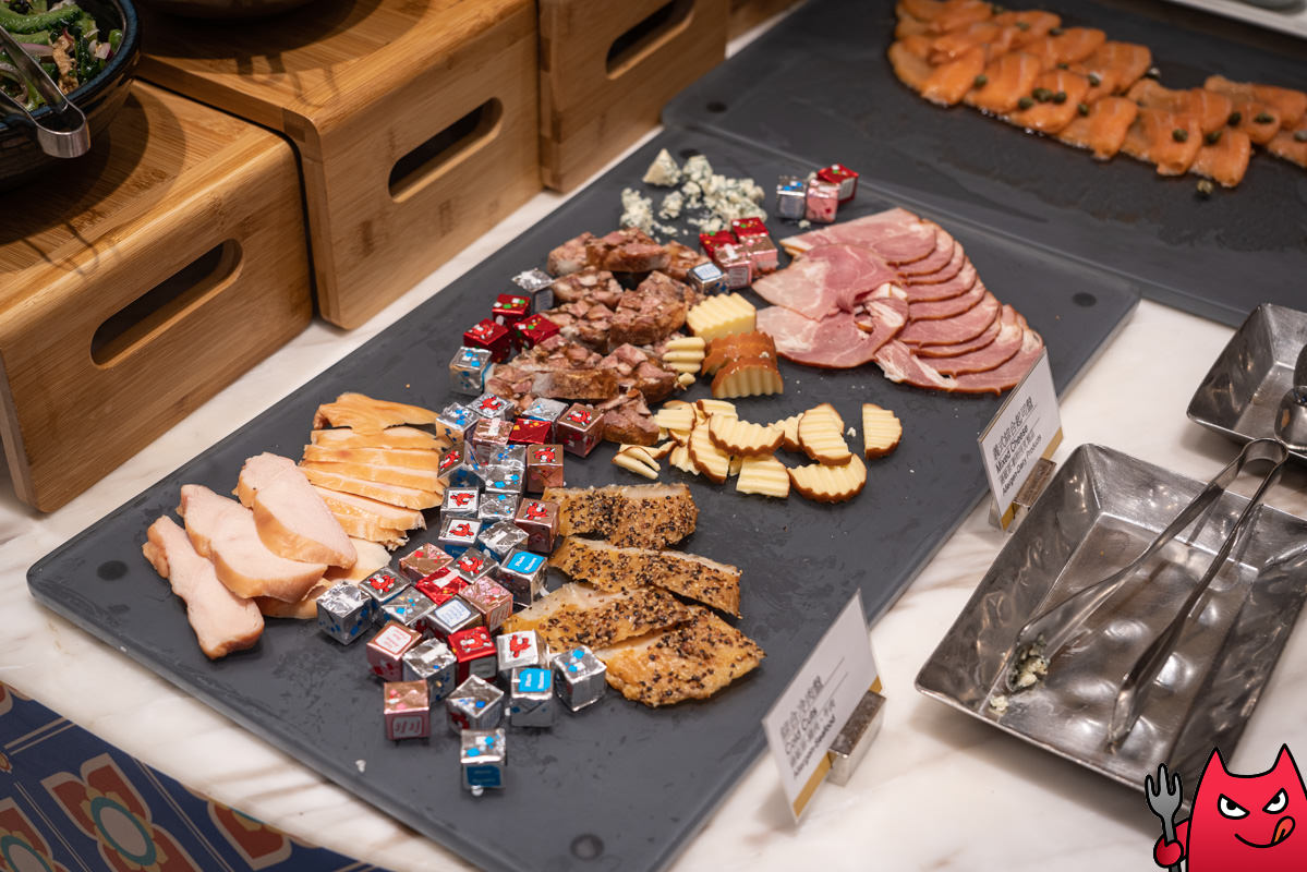 台北吃到飽推薦》六福萬怡敘日全日餐廳｜生蠔生食級干貝跟烤大蝦爽吃3.5小時，毀譽參半的評價居然很好吃！