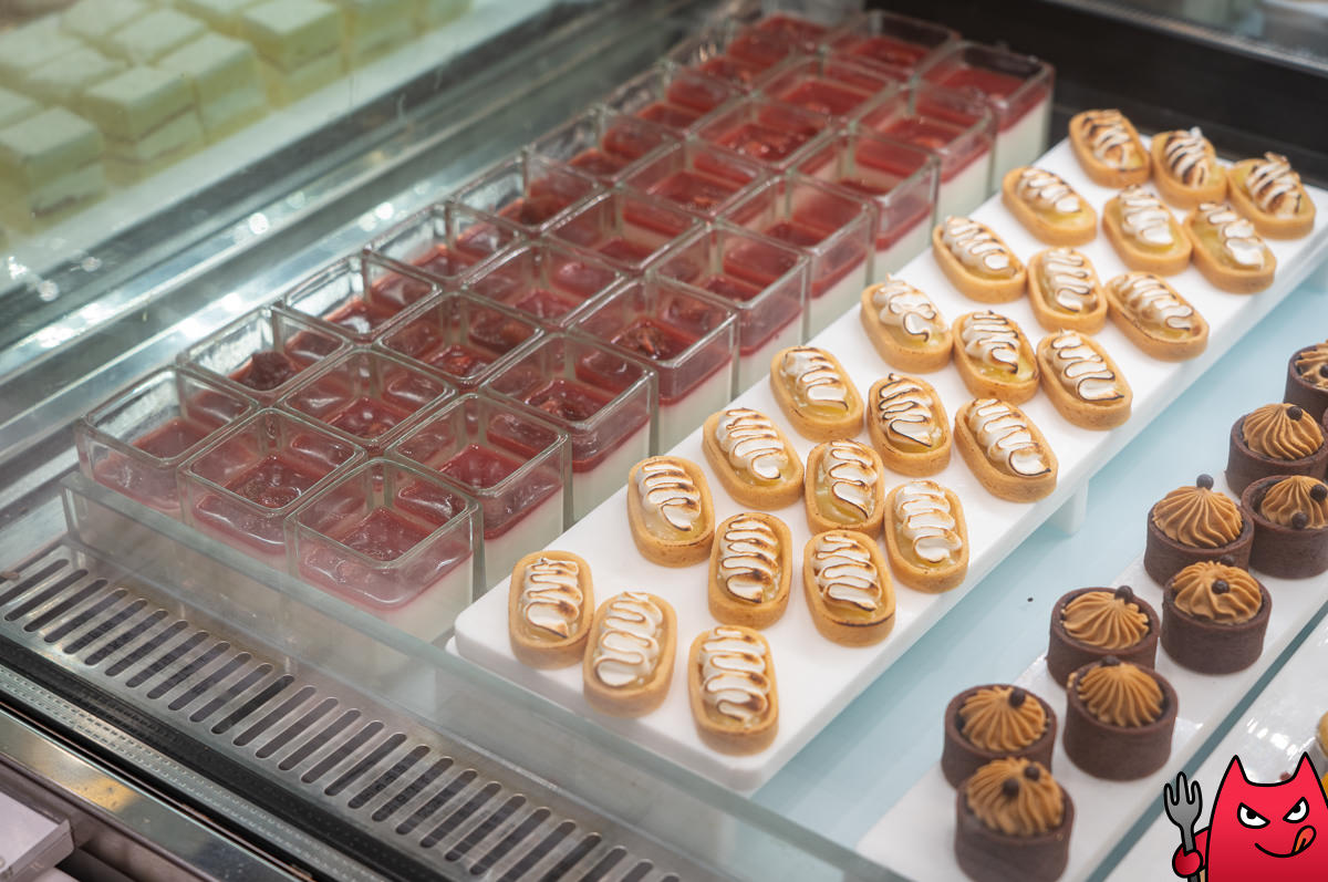 台北吃到飽推薦》六福萬怡敘日全日餐廳｜生蠔生食級干貝跟烤大蝦爽吃3.5小時，毀譽參半的評價居然很好吃！