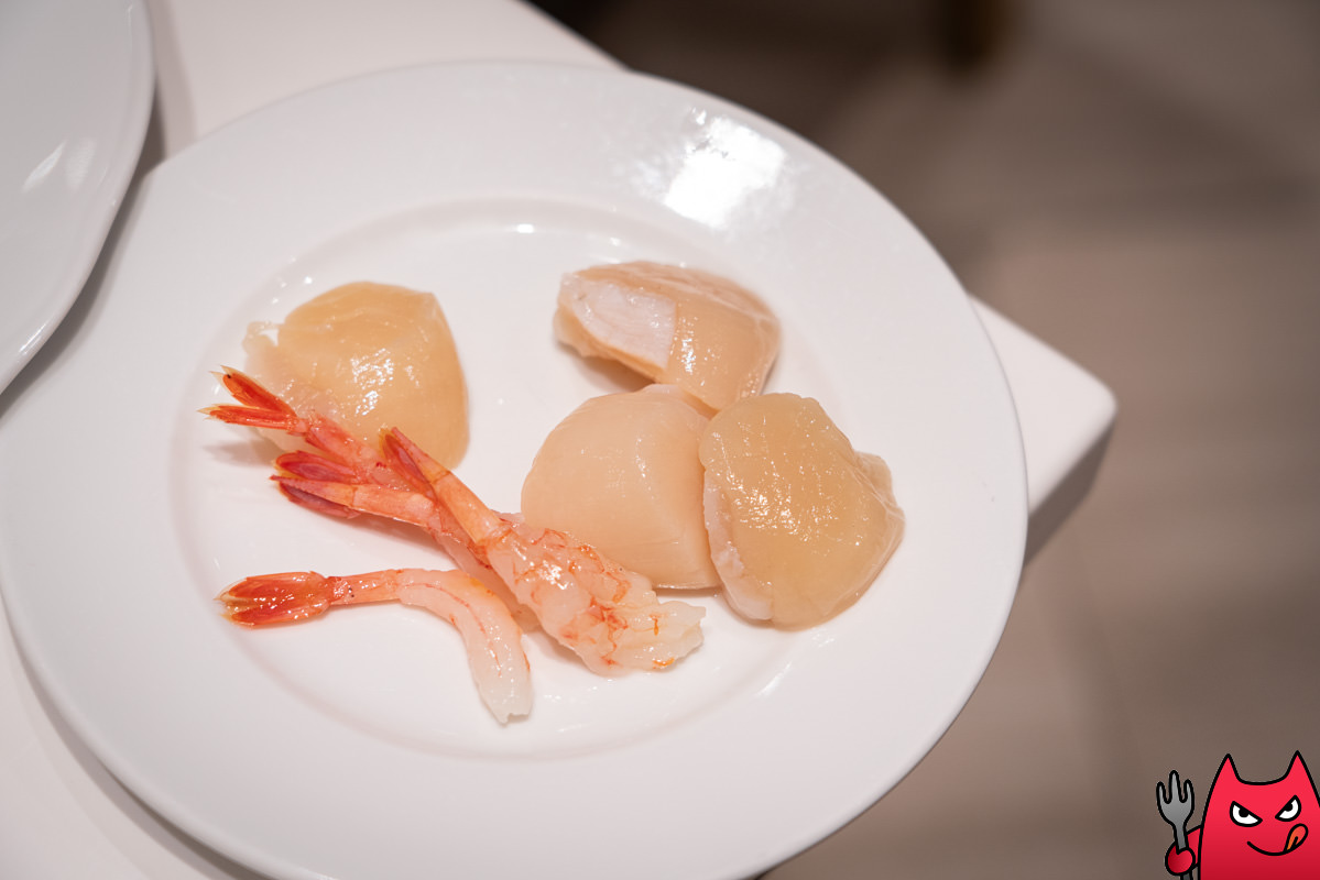 台北吃到飽推薦》六福萬怡敘日全日餐廳｜生蠔生食級干貝跟烤大蝦爽吃3.5小時，毀譽參半的評價居然很好吃！