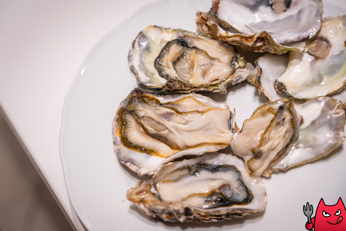 台北吃到飽推薦》六福萬怡敘日全日餐廳｜生蠔生食級干貝跟烤大蝦爽吃3.5小時，毀譽參半的評價居然很好吃！