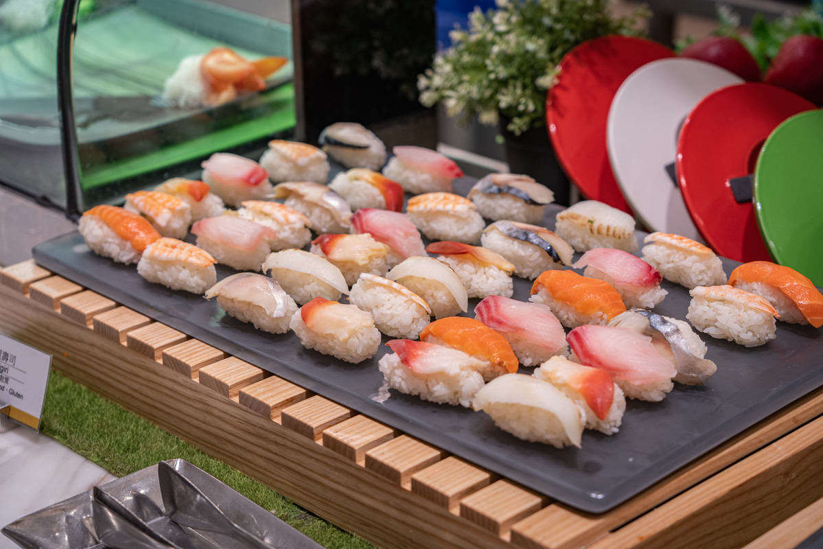 台北吃到飽推薦》六福萬怡敘日全日餐廳｜生蠔生食級干貝跟烤大蝦爽吃3.5小時，毀譽參半的評價居然很好吃！