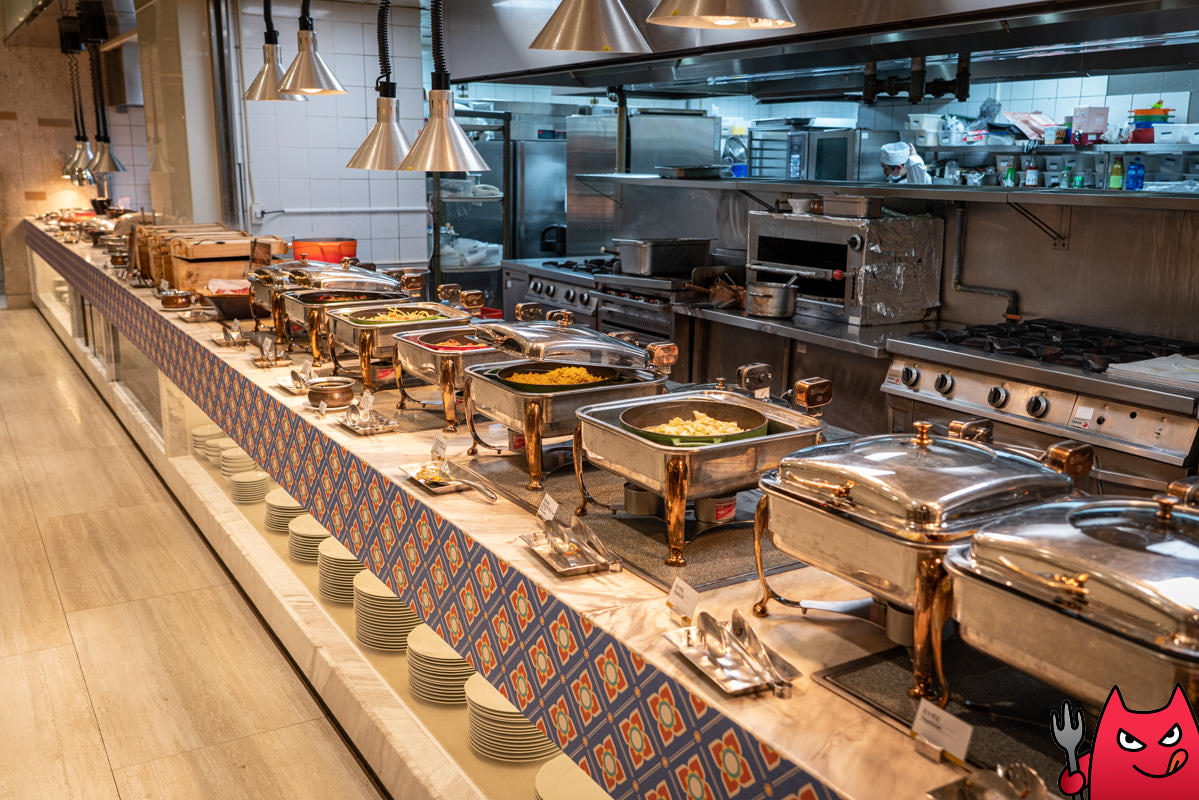 台北吃到飽推薦》六福萬怡敘日全日餐廳｜生蠔生食級干貝跟烤大蝦爽吃3.5小時，毀譽參半的評價居然很好吃！