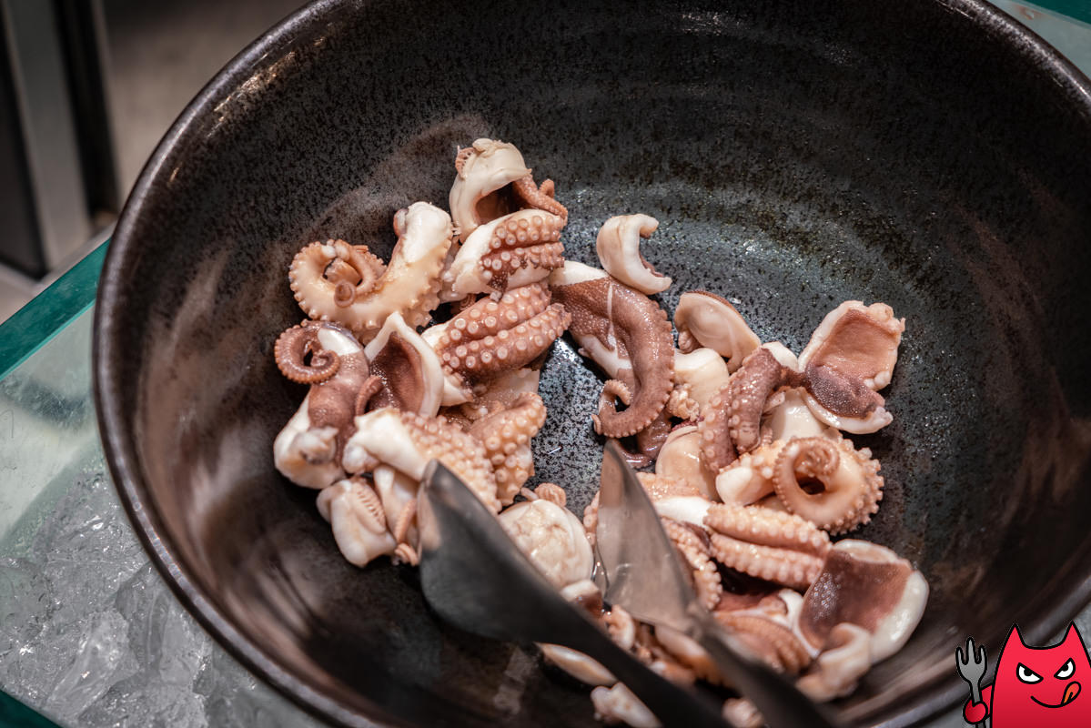 台北吃到飽推薦》六福萬怡敘日全日餐廳｜生蠔生食級干貝跟烤大蝦爽吃3.5小時，毀譽參半的評價居然很好吃！