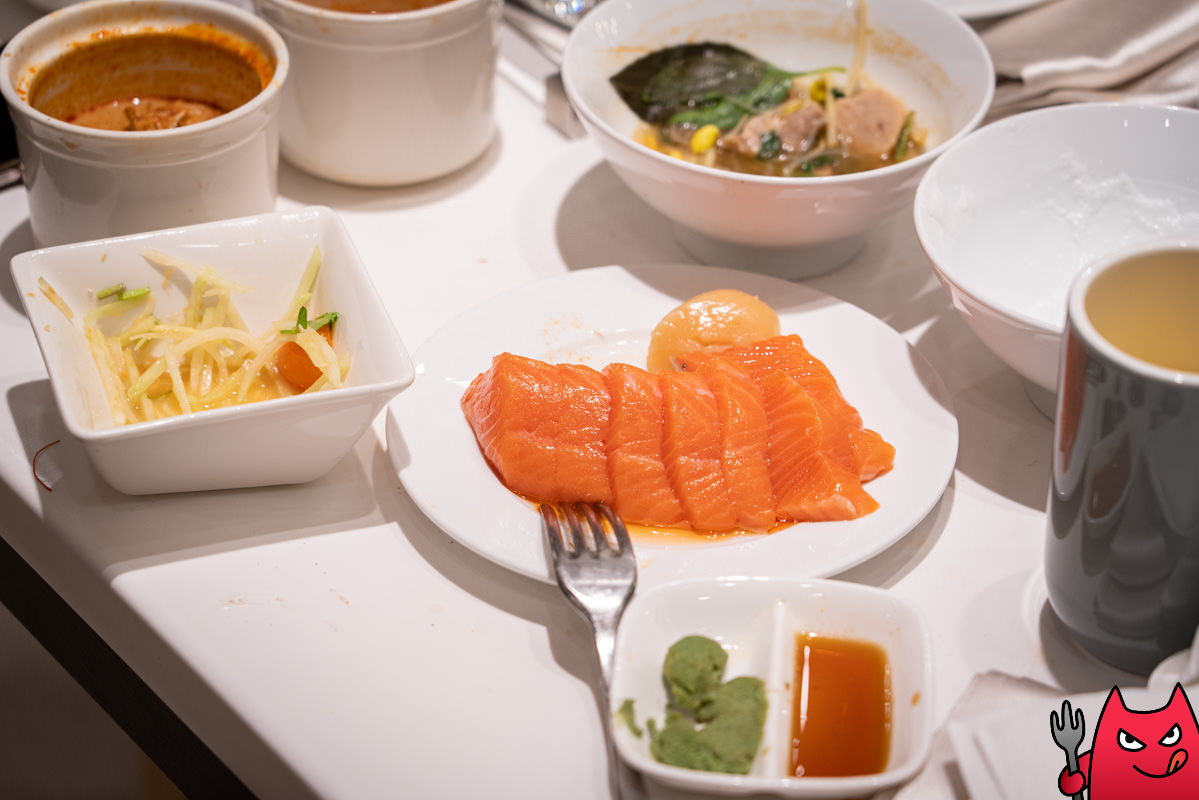 台北吃到飽推薦》六福萬怡敘日全日餐廳｜生蠔生食級干貝跟烤大蝦爽吃3.5小時，毀譽參半的評價居然很好吃！