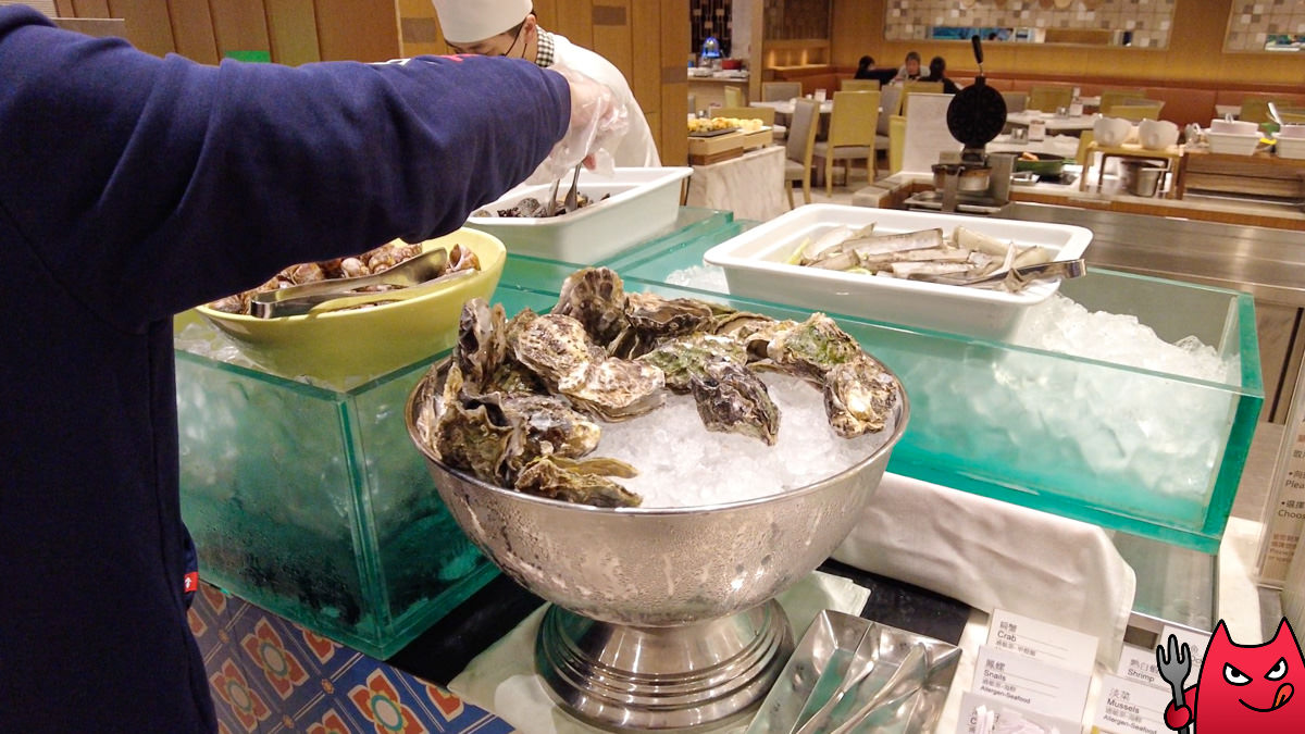 台北吃到飽推薦》六福萬怡敘日全日餐廳｜生蠔生食級干貝跟烤大蝦爽吃3.5小時，毀譽參半的評價居然很好吃！