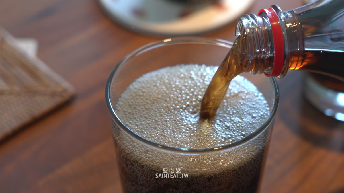 可口可樂新口味》咖啡汽水巧克力、焦糖、橘子,外加一個味丹紅豆牛奶汽水,我是覺得喝原味就好啦。 - 第9張圖 可口可樂新口味》咖啡汽水巧克力、焦糖、橘子,外加一個味丹紅豆牛奶汽水,我是覺得喝原味就好啦。