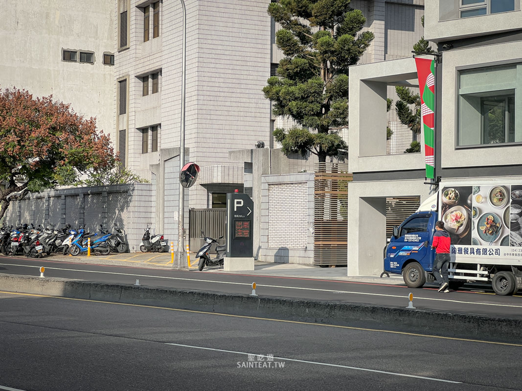 台中大毅老爺行旅》在美術館旁住宿，早餐不錯、平價整潔又停車方便的飯店