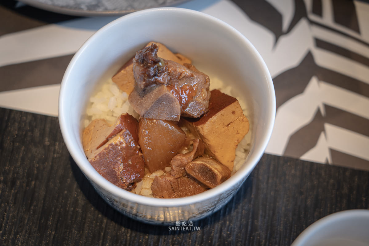 台中大毅老爺行旅》在美術館旁住宿，早餐不錯、平價整潔又停車方便的飯店