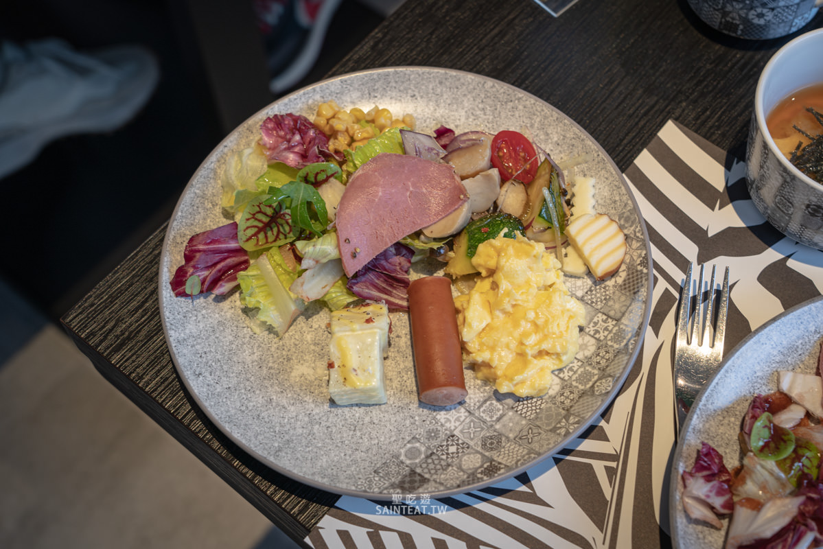 台中大毅老爺行旅》在美術館旁住宿，早餐不錯、平價整潔又停車方便的飯店