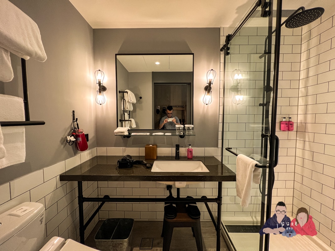 台中豐邑MOXY酒店》夜店運動風飯店超Chill～但停車場車道也太窄了吧XD！