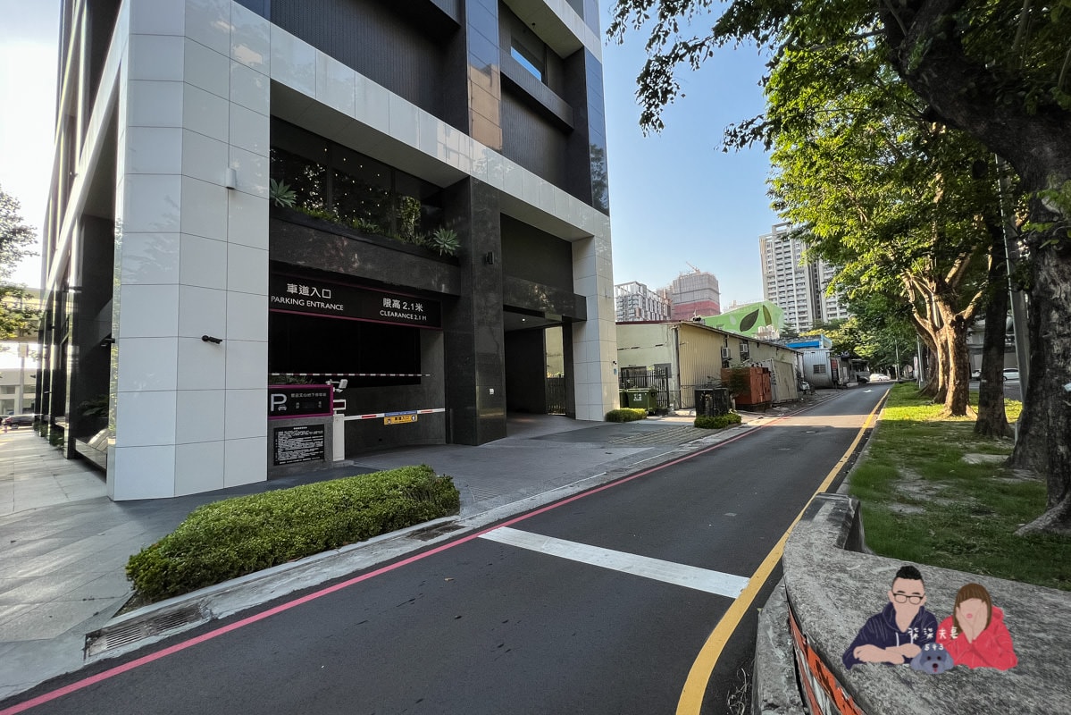 台中豐邑MOXY酒店》夜店運動風飯店超Chill～但停車場車道也太窄了吧XD！