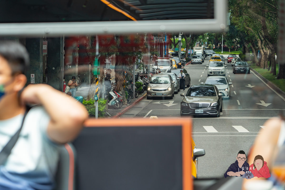 台北雙層餐車巴士x寒舍艾美》粵式米其林晚餐實際用餐搭乘心得，好有出國的興奮感！