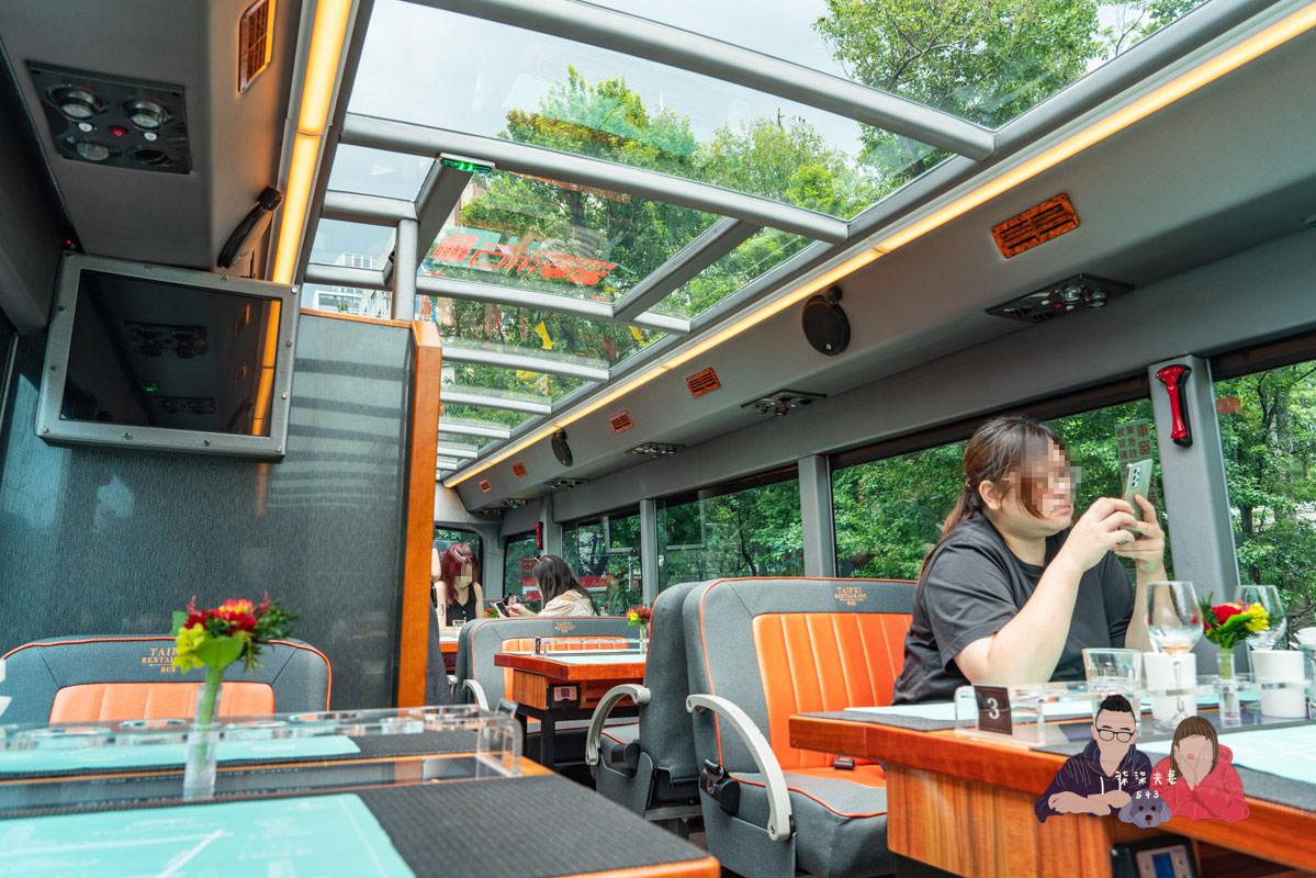 台北雙層餐車巴士x寒舍艾美》粵式米其林晚餐實際用餐搭乘心得，好有出國的興奮感！