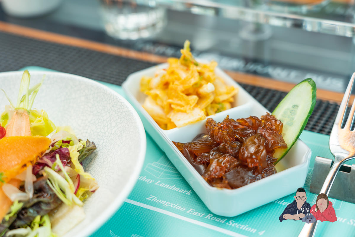 台北雙層餐車巴士x寒舍艾美》粵式米其林晚餐實際用餐搭乘心得，好有出國的興奮感！