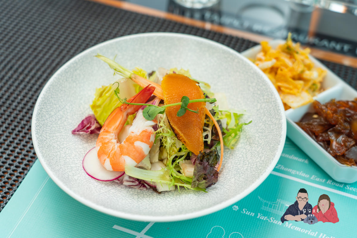 台北雙層餐車巴士x寒舍艾美》粵式米其林晚餐實際用餐搭乘心得，好有出國的興奮感！