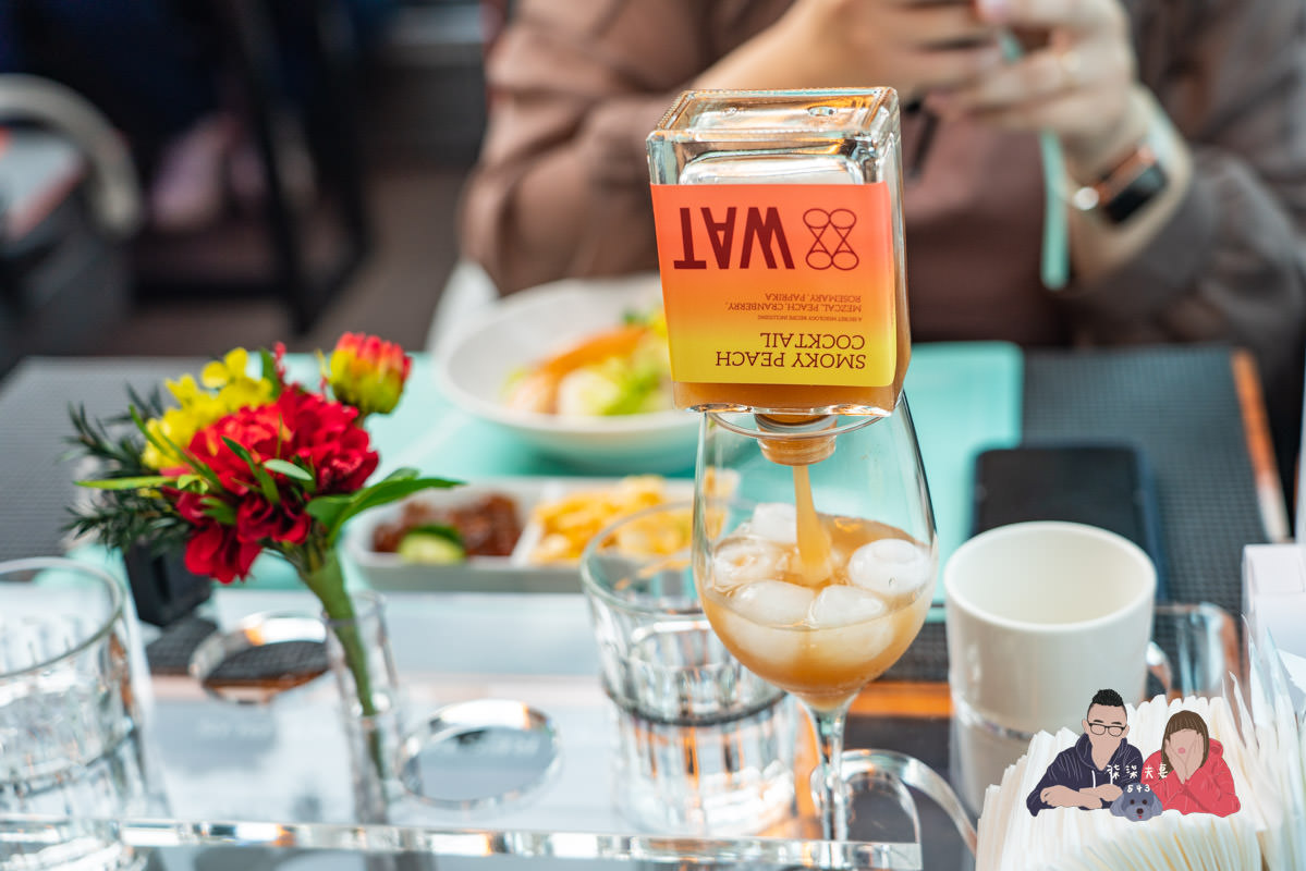 台北雙層餐車巴士x寒舍艾美》粵式米其林晚餐實際用餐搭乘心得，好有出國的興奮感！