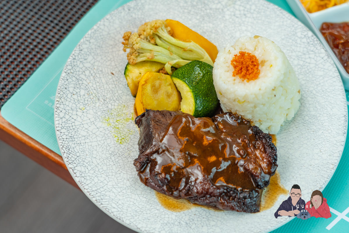 台北雙層餐車巴士x寒舍艾美》粵式米其林晚餐實際用餐搭乘心得，好有出國的興奮感！