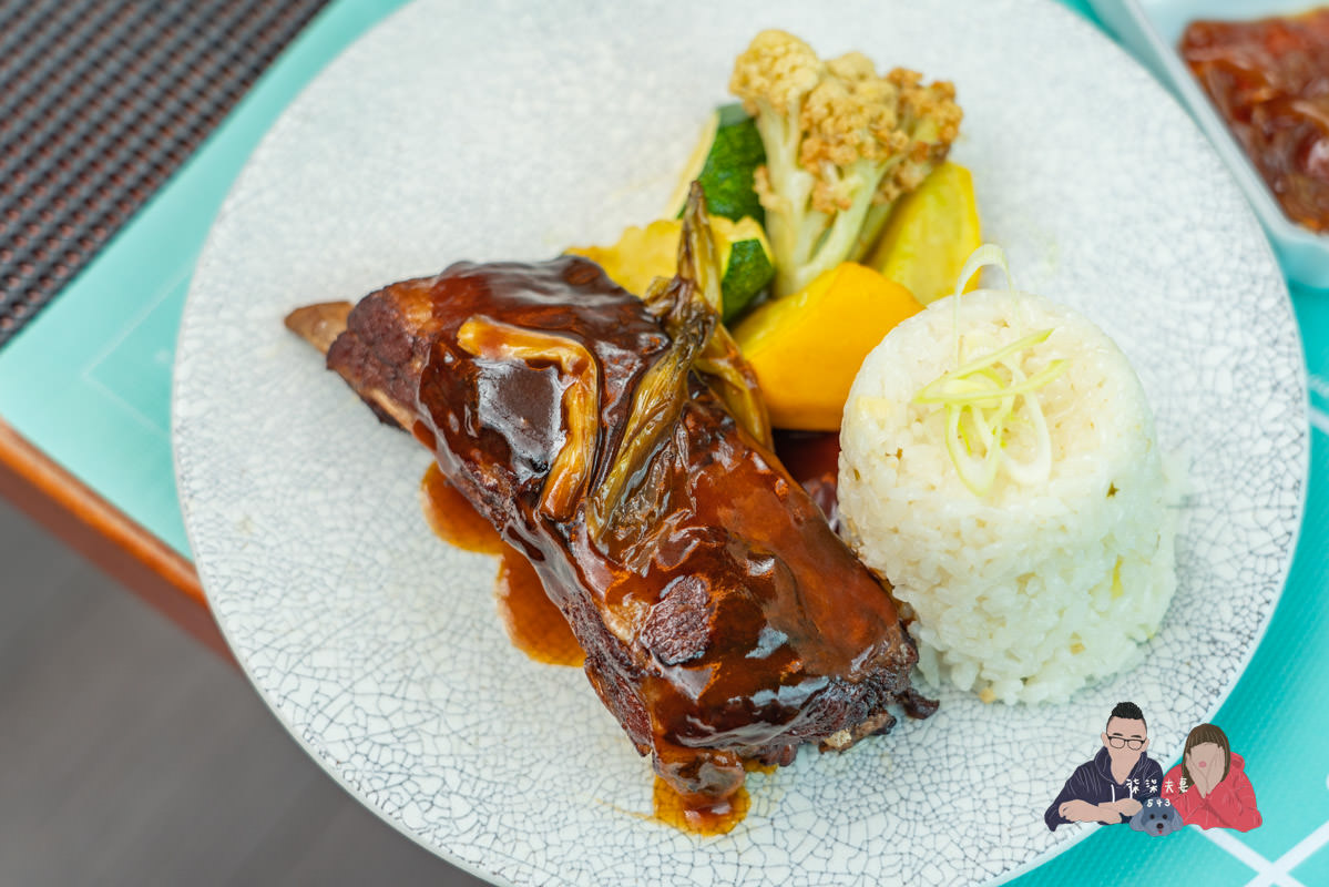 台北雙層餐車巴士x寒舍艾美》粵式米其林晚餐實際用餐搭乘心得，好有出國的興奮感！