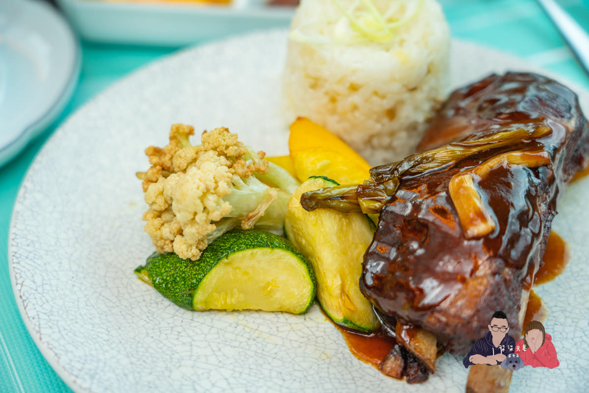 台北雙層餐車巴士x寒舍艾美》粵式米其林晚餐實際用餐搭乘心得，好有出國的興奮感！