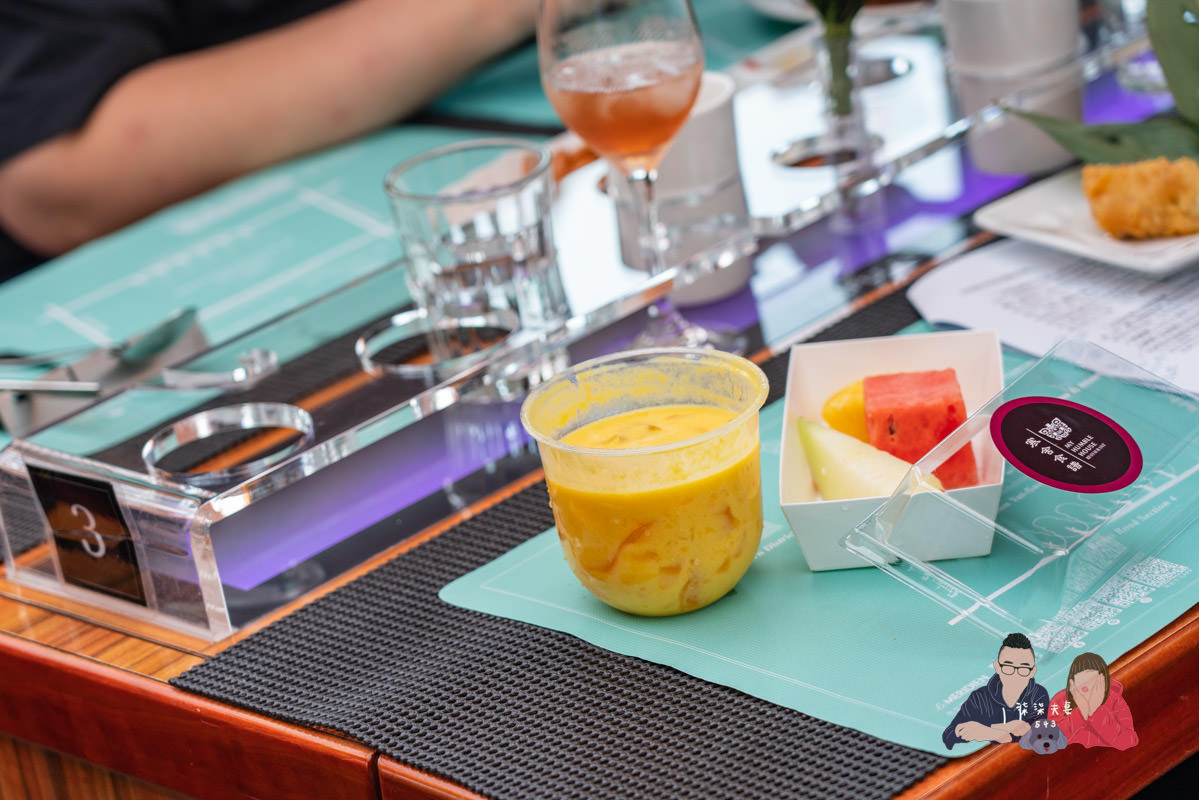 台北雙層餐車巴士x寒舍艾美》粵式米其林晚餐實際用餐搭乘心得，好有出國的興奮感！