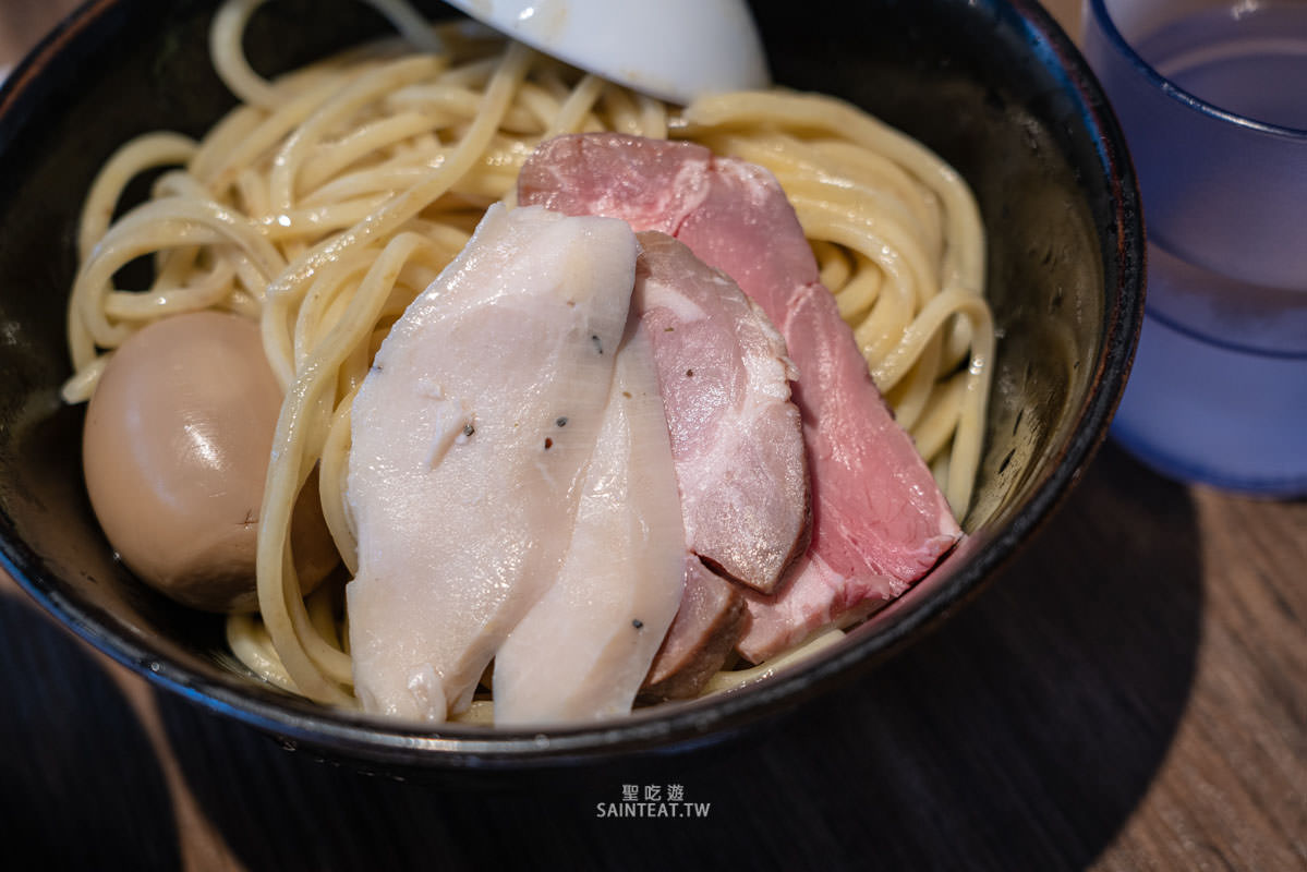 台北沾麵推薦》麵屋一燈｜冠軍沾麵各項能力值屬於平均型，不能說最好吃的拉麵店，但應該是最老少咸宜的拉麵神店！