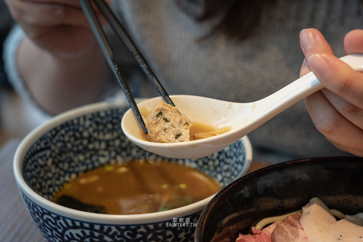 台北沾麵推薦》麵屋一燈｜冠軍沾麵各項能力值屬於平均型，不能說最好吃的拉麵店，但應該是最老少咸宜的拉麵神店！