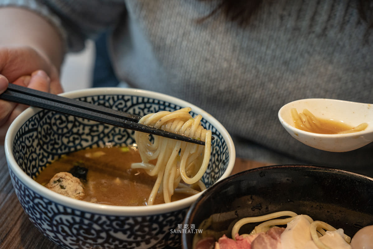 台北沾麵推薦》麵屋一燈｜冠軍沾麵各項能力值屬於平均型，不能說最好吃的拉麵店，但應該是最老少咸宜的拉麵神店！