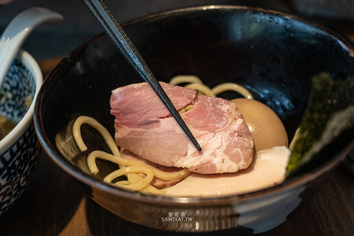 台北沾麵推薦》麵屋一燈｜冠軍沾麵各項能力值屬於平均型，不能說最好吃的拉麵店，但應該是最老少咸宜的拉麵神店！