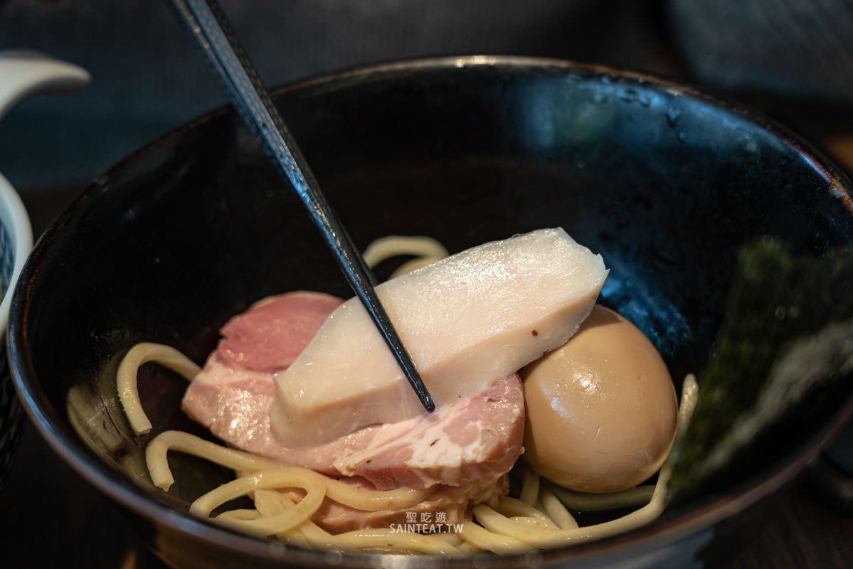 台北沾麵推薦》麵屋一燈｜冠軍沾麵各項能力值屬於平均型，不能說最好吃的拉麵店，但應該是最老少咸宜的拉麵神店！
