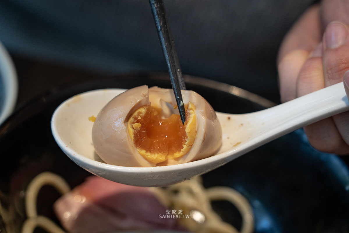 台北沾麵推薦》麵屋一燈｜冠軍沾麵各項能力值屬於平均型，不能說最好吃的拉麵店，但應該是最老少咸宜的拉麵神店！
