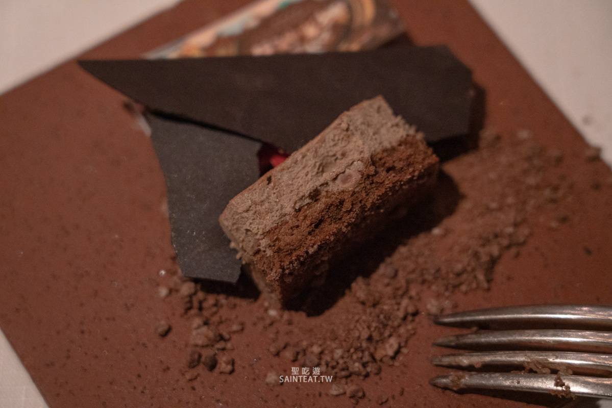 君品酒店雲軒西餐廳牛排吃到飽》1人最低不到 800元就能10oz菲力牛排無限吃！