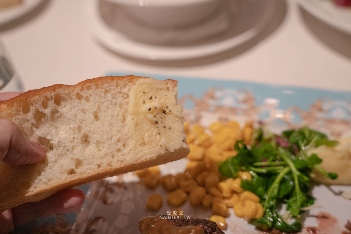 君品酒店雲軒西餐廳牛排吃到飽》1人最低不到 800元就能10oz菲力牛排無限吃！