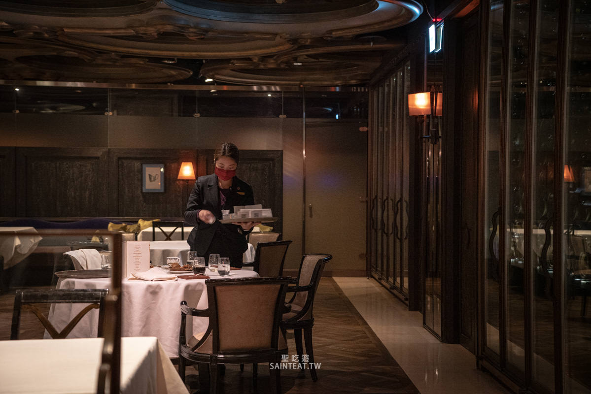 君品酒店雲軒西餐廳牛排吃到飽》1人最低不到 800元就能10oz菲力牛排無限吃！