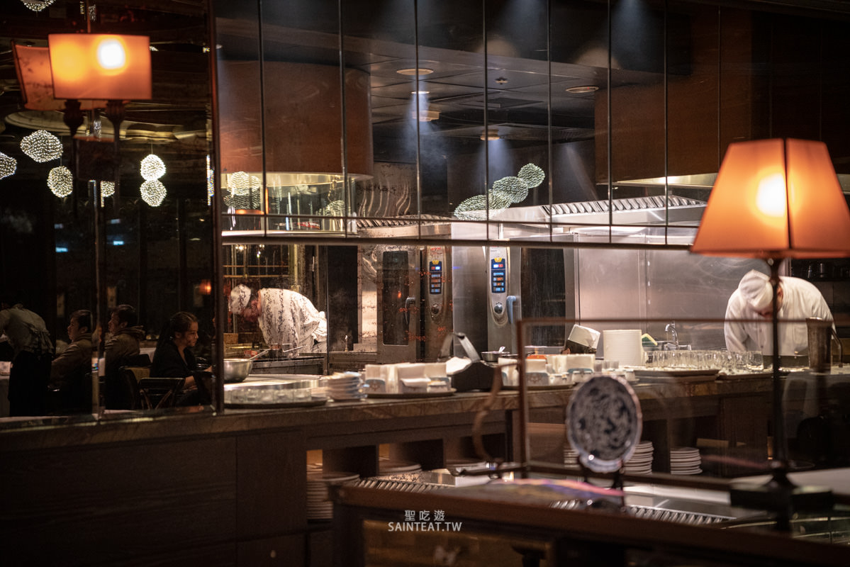 君品酒店雲軒西餐廳牛排吃到飽》1人最低不到 800元就能10oz菲力牛排無限吃！