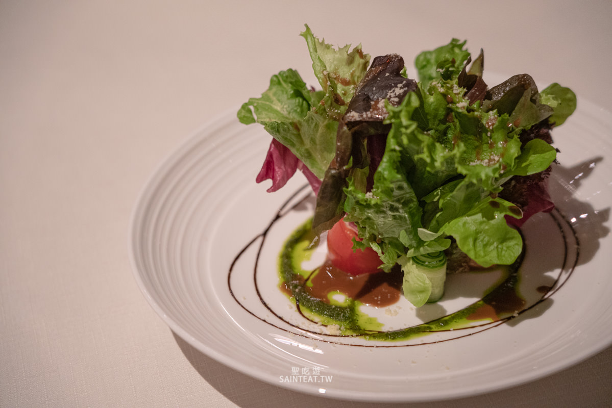 君品酒店雲軒西餐廳牛排吃到飽》1人最低不到 800元就能10oz菲力牛排無限吃！