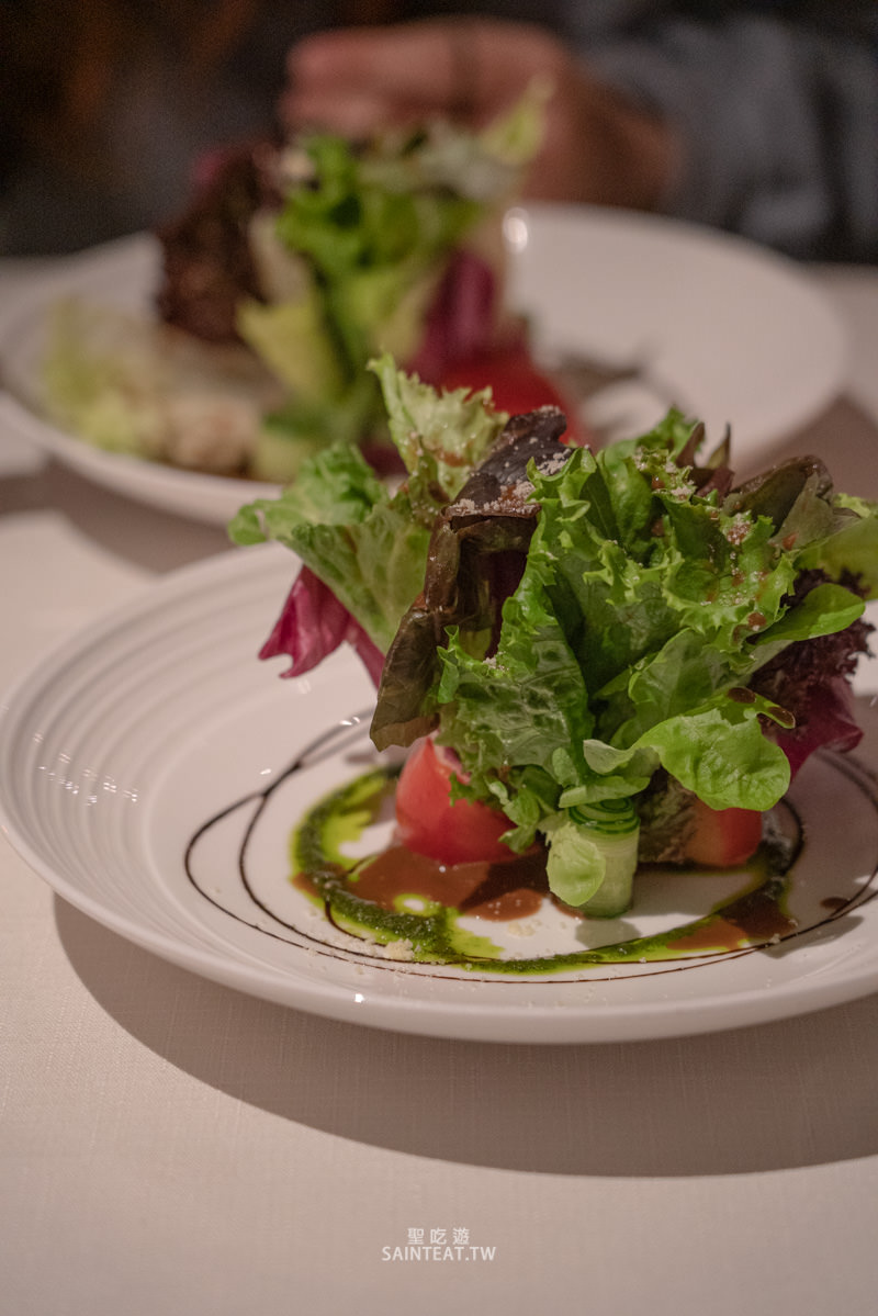 君品酒店雲軒西餐廳牛排吃到飽》1人最低不到 800元就能10oz菲力牛排無限吃！