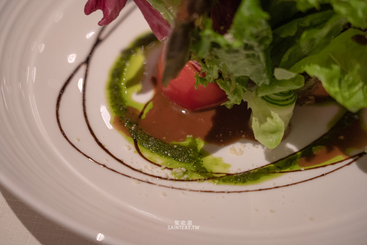 君品酒店雲軒西餐廳牛排吃到飽》1人最低不到 800元就能10oz菲力牛排無限吃！