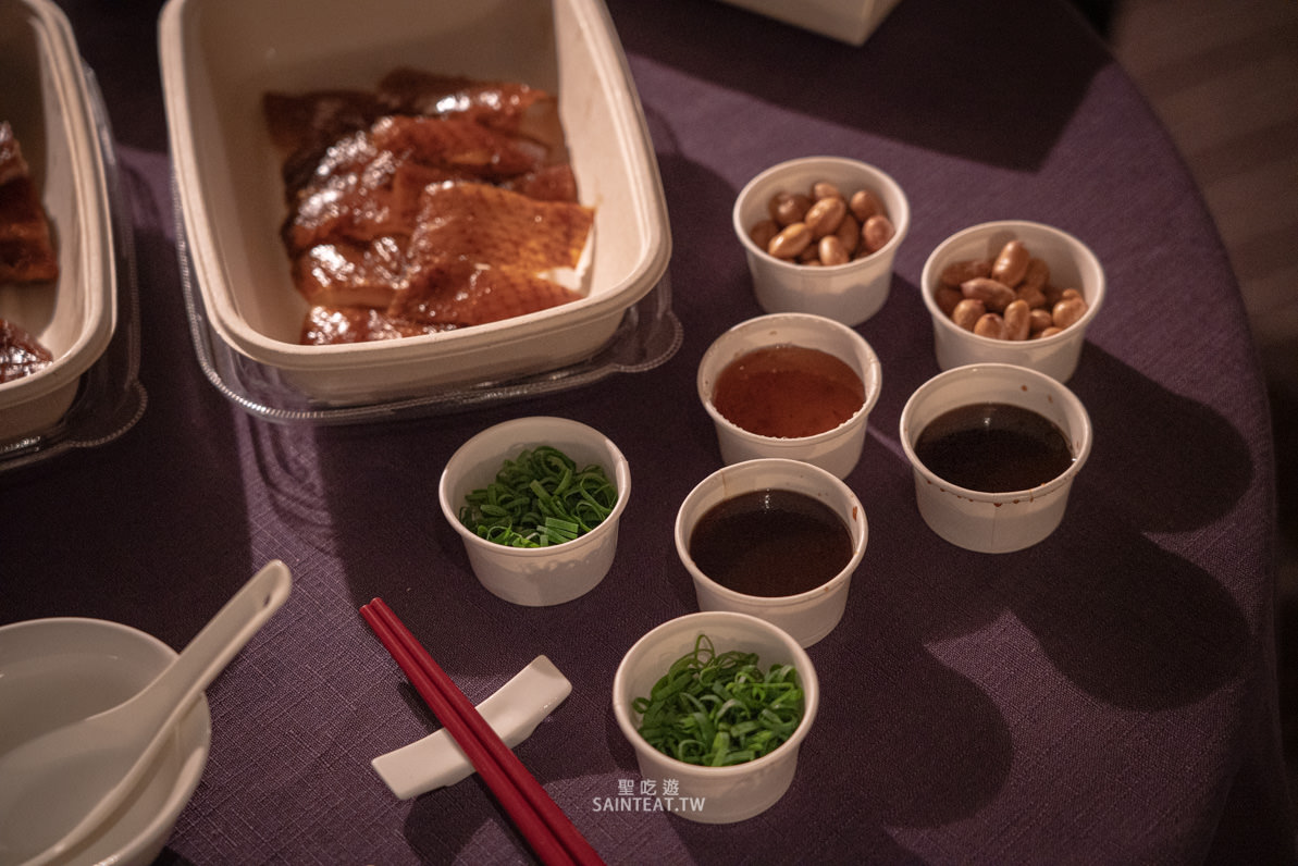 君品住宿吃烤鴨》米其林頤宮烤鴨四吃外帶在房間吃，住宿兼摘星～君品貴族宅饗宴住房專案也太享受了吧！