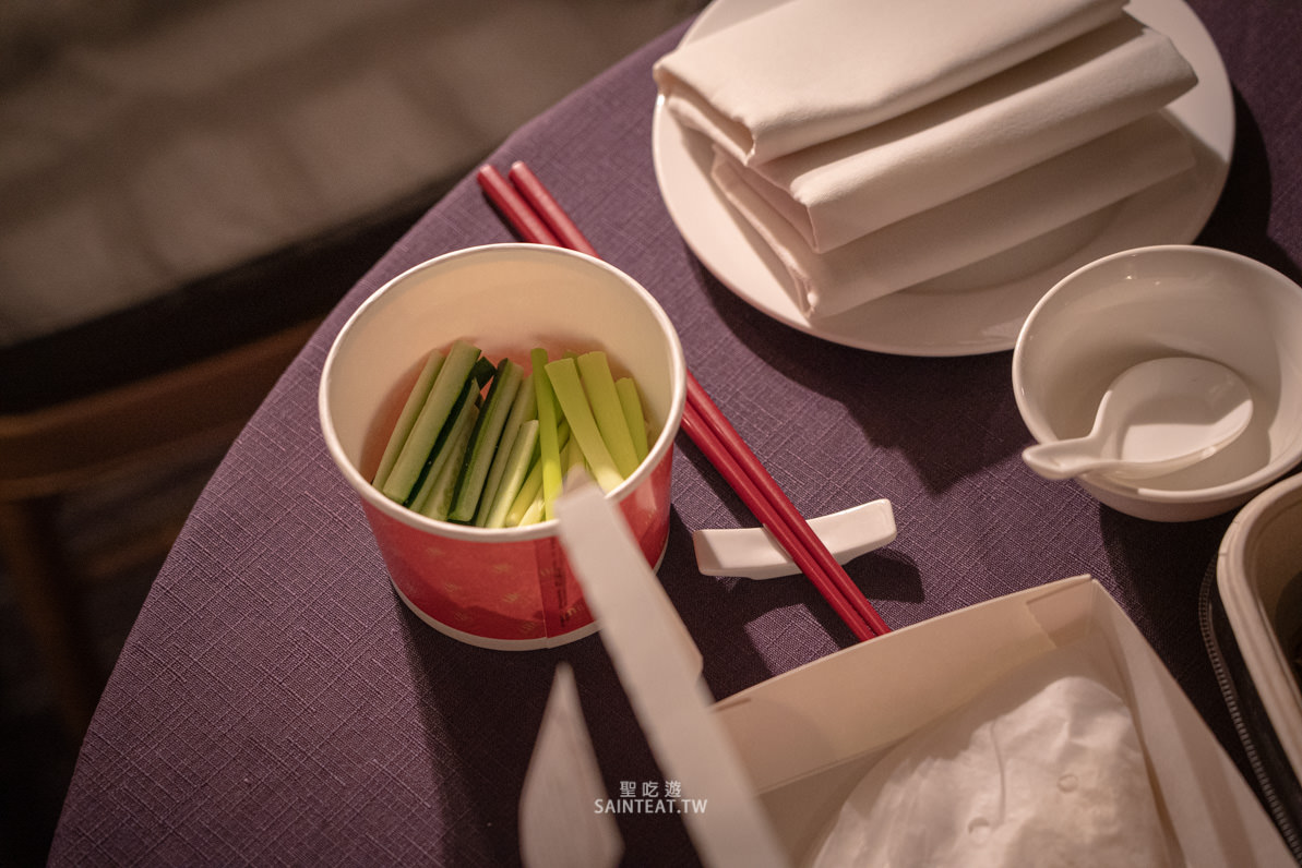 君品住宿吃烤鴨》米其林頤宮烤鴨四吃外帶在房間吃，住宿兼摘星～君品貴族宅饗宴住房專案也太享受了吧！