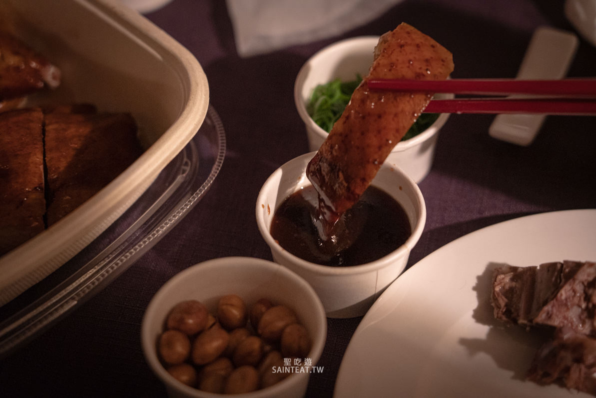 君品住宿吃烤鴨》米其林頤宮烤鴨四吃外帶在房間吃，住宿兼摘星～君品貴族宅饗宴住房專案也太享受了吧！