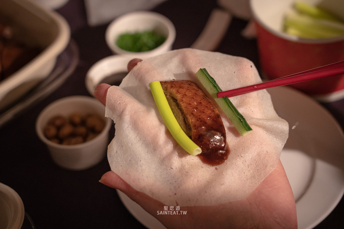 君品住宿吃烤鴨》米其林頤宮烤鴨四吃外帶在房間吃，住宿兼摘星～君品貴族宅饗宴住房專案也太享受了吧！