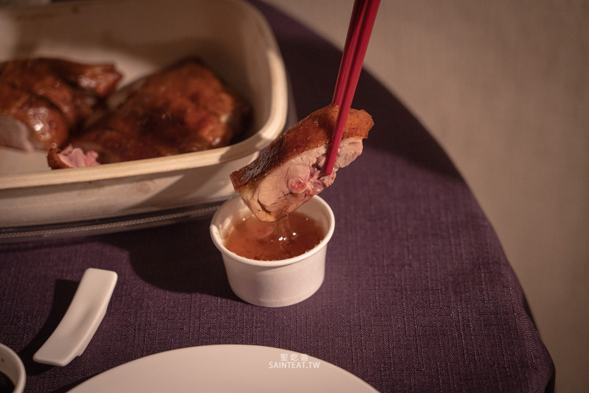 君品住宿吃烤鴨》米其林頤宮烤鴨四吃外帶在房間吃，住宿兼摘星～君品貴族宅饗宴住房專案也太享受了吧！