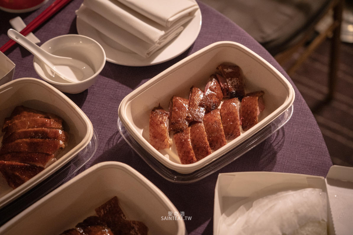 君品住宿吃烤鴨》米其林頤宮烤鴨四吃外帶在房間吃，住宿兼摘星～君品貴族宅饗宴住房專案也太享受了吧！