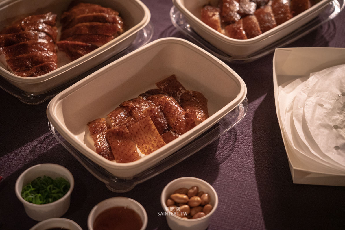 君品住宿吃烤鴨》米其林頤宮烤鴨四吃外帶在房間吃，住宿兼摘星～君品貴族宅饗宴住房專案也太享受了吧！