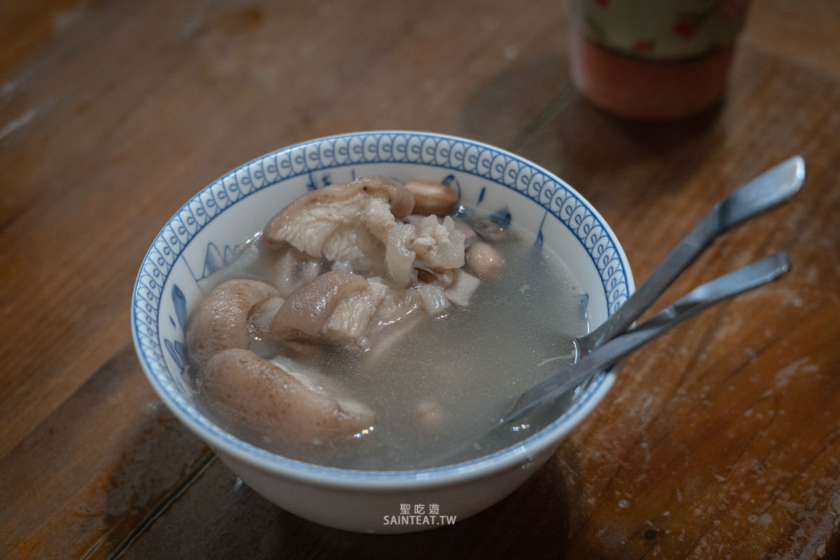 南門涼肉圓》嘉義美食之旅一定要吃這家涼肉圓,涼圓好吃~土豆豬腳湯好喝料又超多! - 第8張圖 南門涼肉圓》嘉義美食之旅一定要吃這家涼肉圓,涼圓好吃~土豆豬腳湯好喝料又超多!