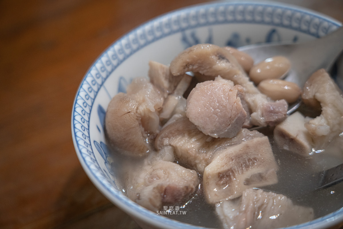 南門涼肉圓》嘉義美食之旅一定要吃這家涼肉圓,涼圓好吃~土豆豬腳湯好喝料又超多! - 第10張圖 南門涼肉圓》嘉義美食之旅一定要吃這家涼肉圓,涼圓好吃~土豆豬腳湯好喝料又超多!