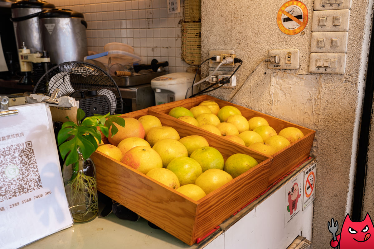嘉義葡萄柚綠茶》知更鳥巢|滿滿一大杯的葡萄柚果肉,便宜又不用排隊! - 第2張圖 嘉義葡萄柚綠茶》知更鳥巢|滿滿一大杯的葡萄柚果肉,便宜又不用排隊!